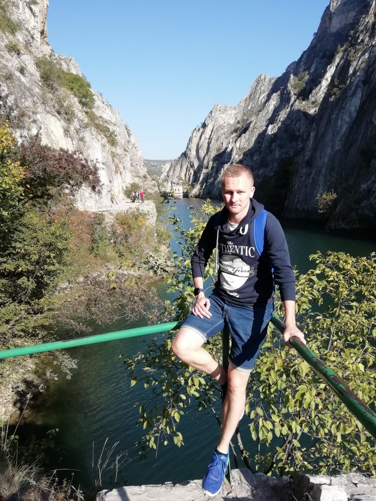 Proč máš mikinu, když je horko?