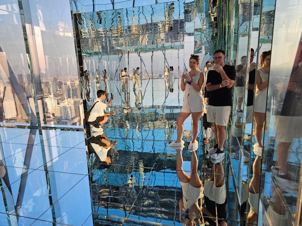 Akara Sky Hanuman - My v místnosti Bangkok Reflection