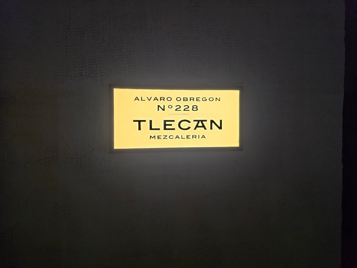Bar Tlecán, hlavní stup