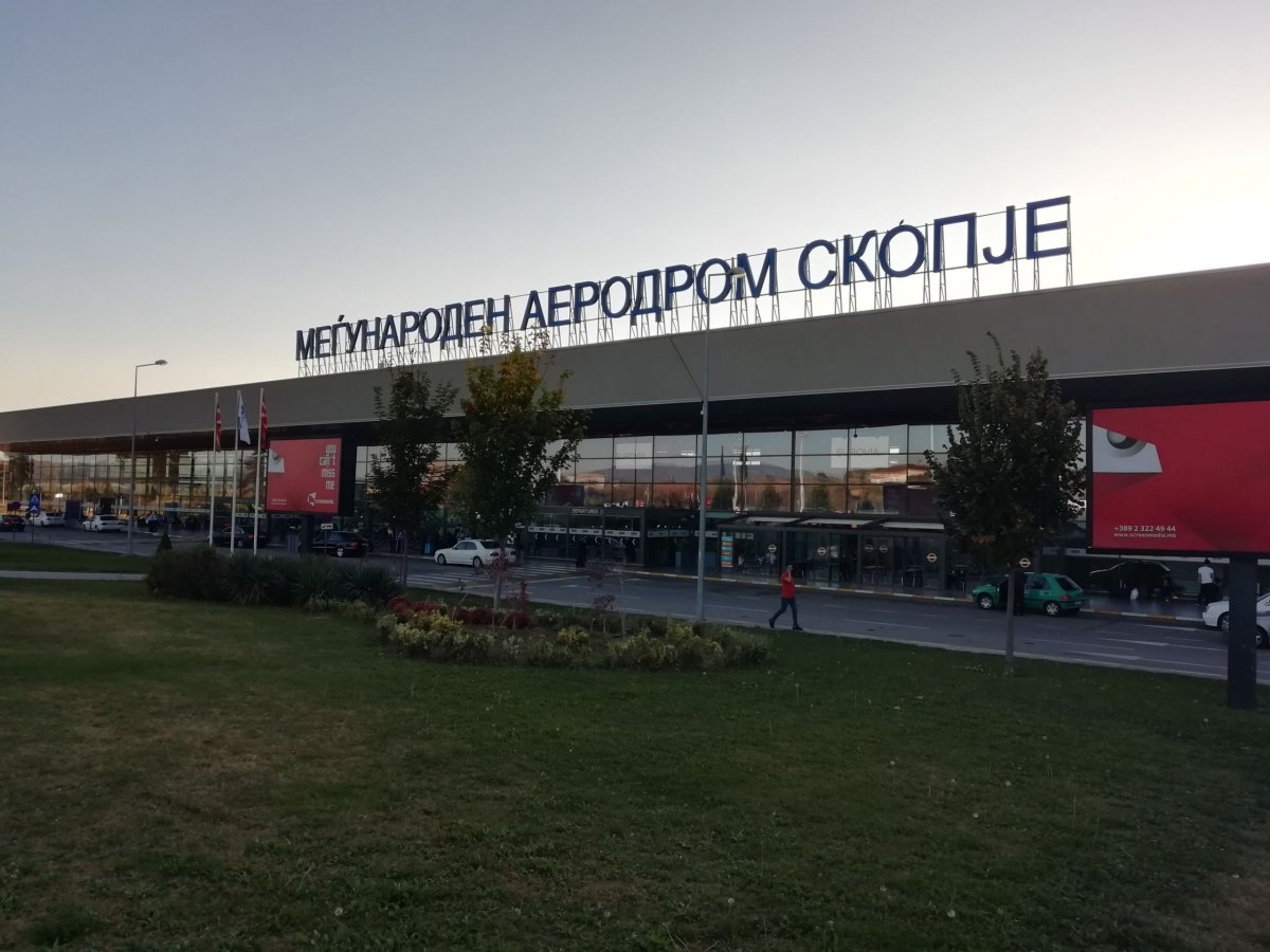 Letiště Skopje je přibližně stejně velké jako to v Bratislavě. Takže malé.