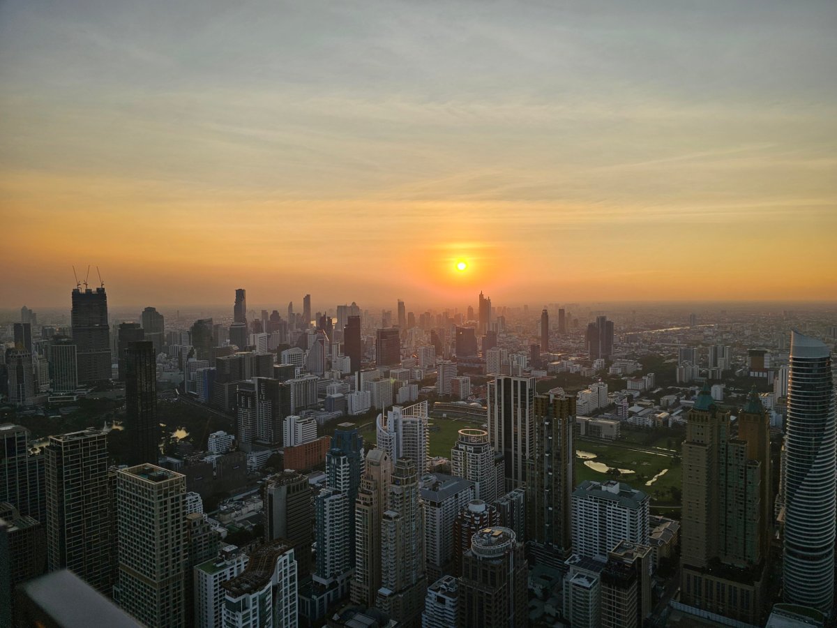 Západ slunce z Akara Sky Hanuman