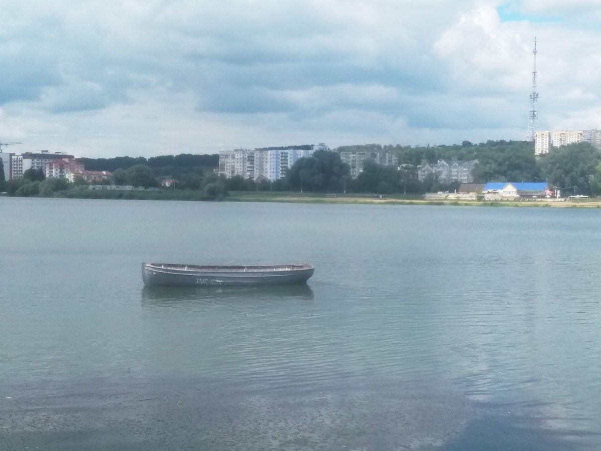 Jezero ve Khmelnytskyj -Ukrajina