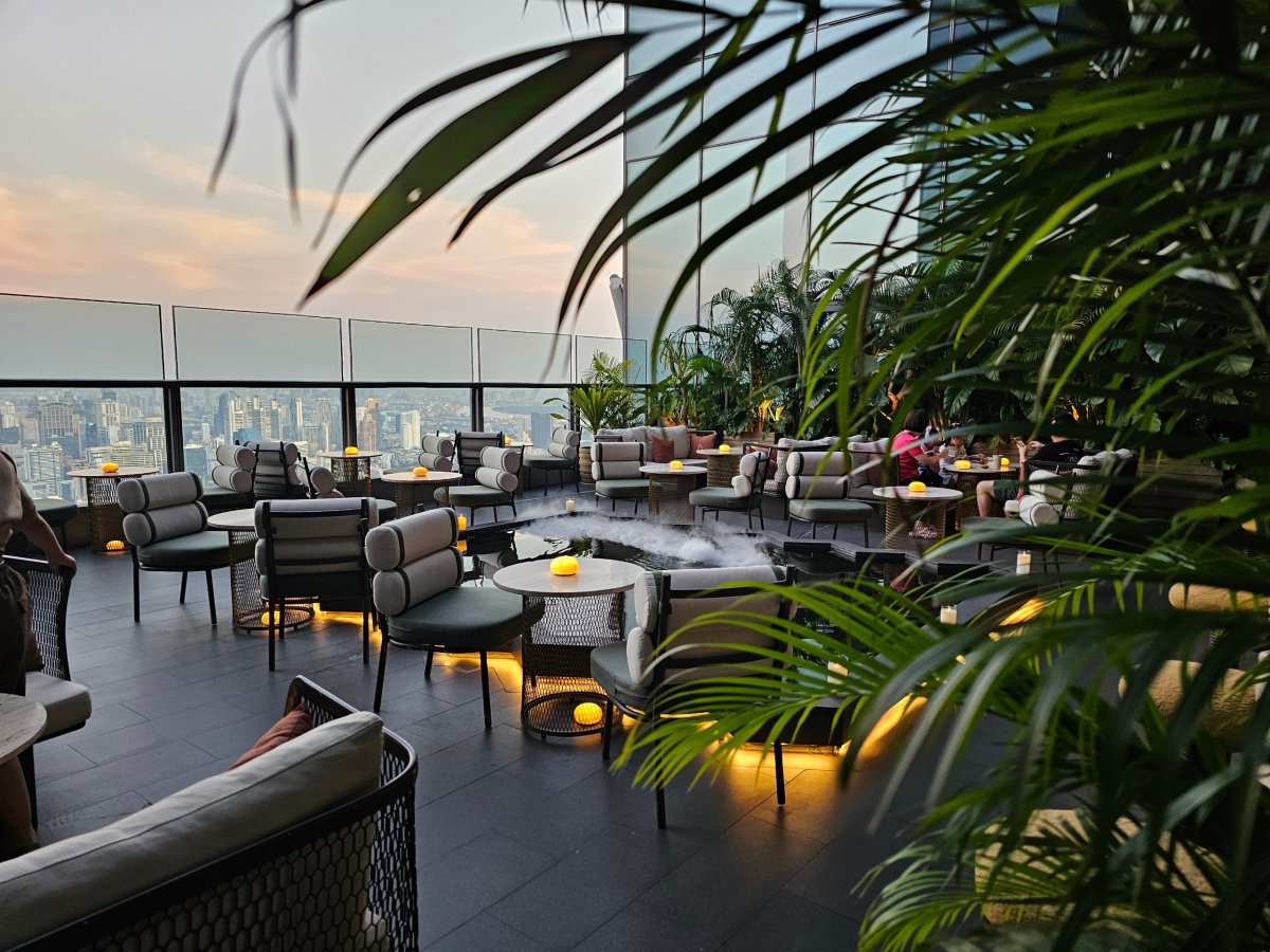 Restaurace na Akara Sky Hanuman