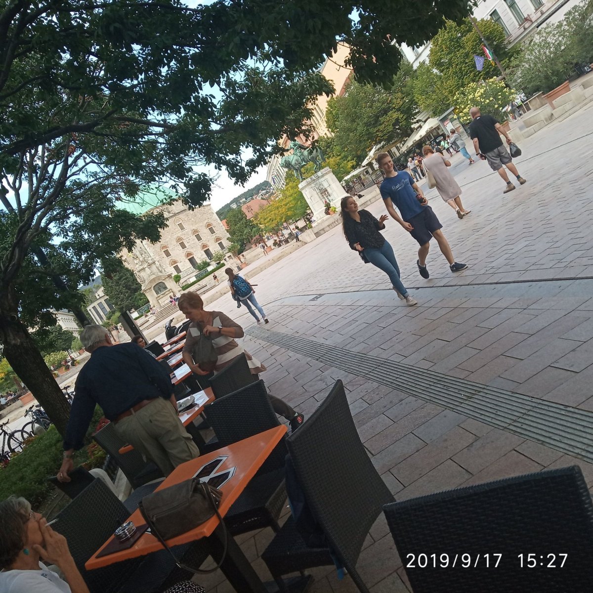 Pohled na náměstí zezdola