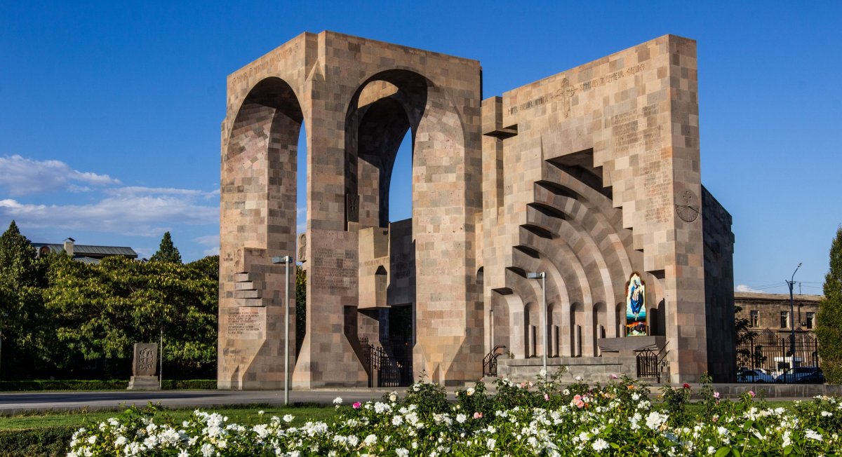 Vstup do komplexu Ečmiadzinské katedrály