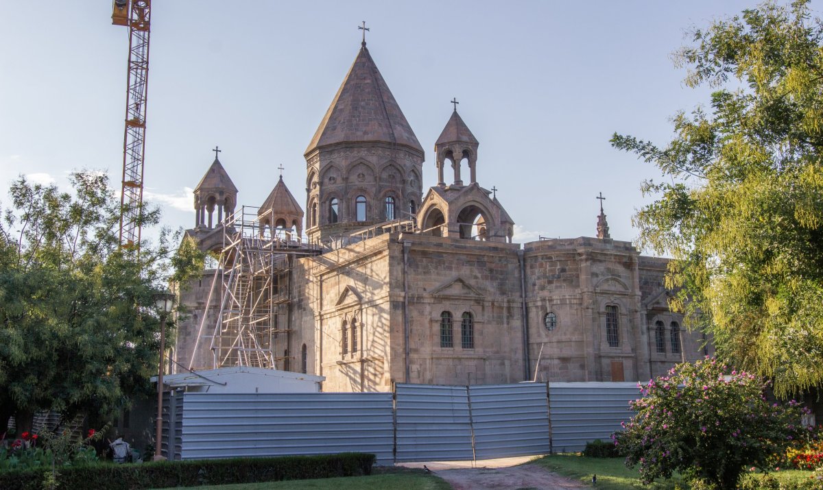 Ečmiadzinská katedrála