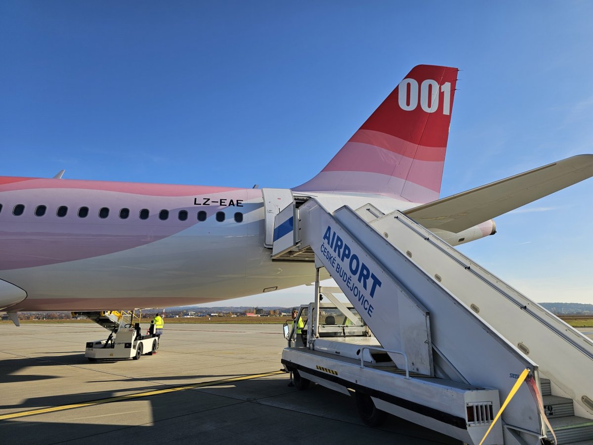 Nástup do letadla, letiště České Budějovice