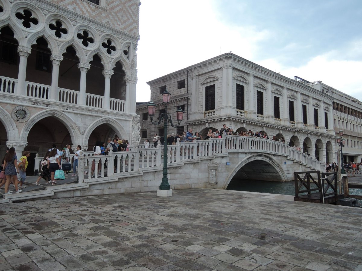 Slaměný most - Ponte della Paglia, u něhož se vykládala sláma dovezená lodí. Jeden z nejstarších - 1360