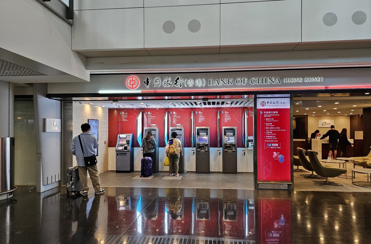 Bankomaty Bank of China, příletová hala, letiště HKG