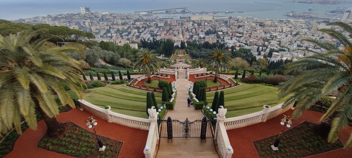 Haifa - pečlivá denní práce desítek zahradníků