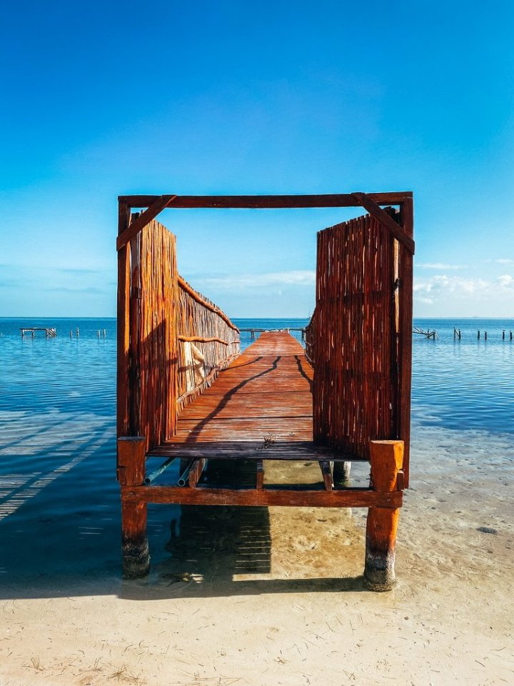 Klidné pobřeží v okolí Playa Tortugas