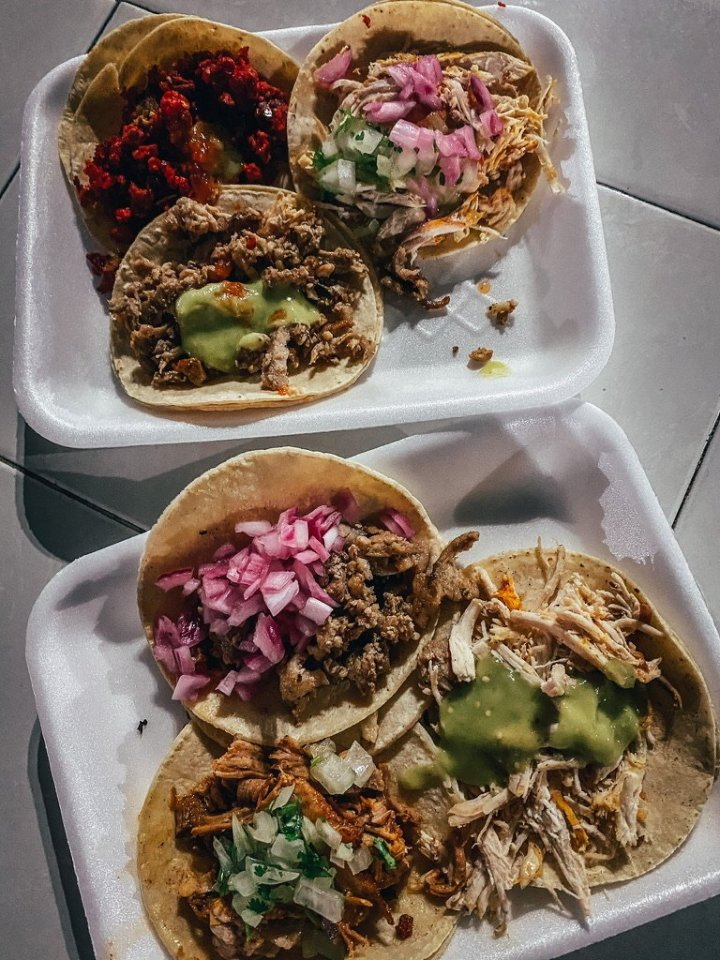 Běžná večeře Mexičanů a low cost cestovatelů. Cena byla kolem 40 pesos.