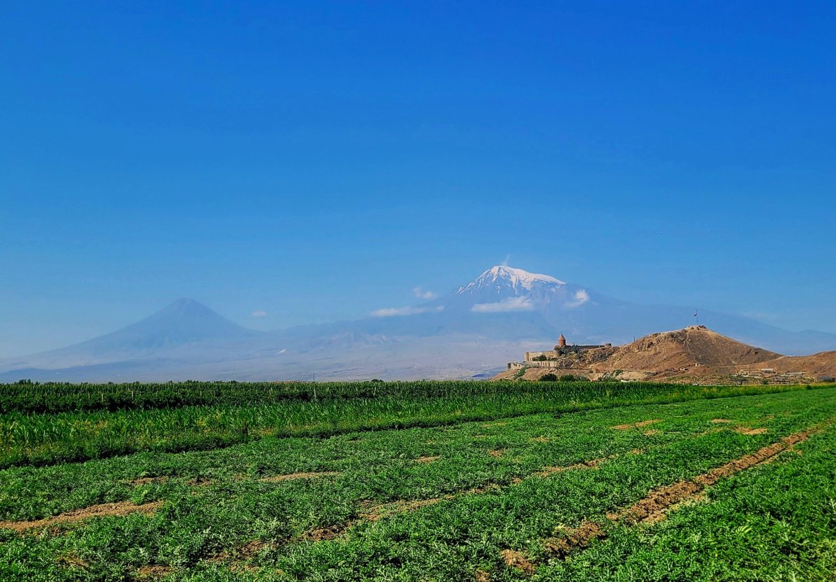 Khor Virap. Na pozadí zasněžený Ararat