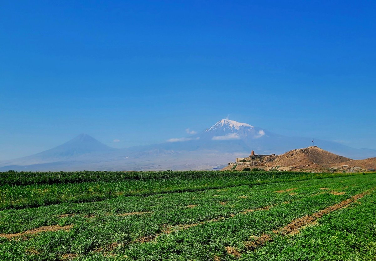 Khor Virap. Na pozadí zasněžený Ararat