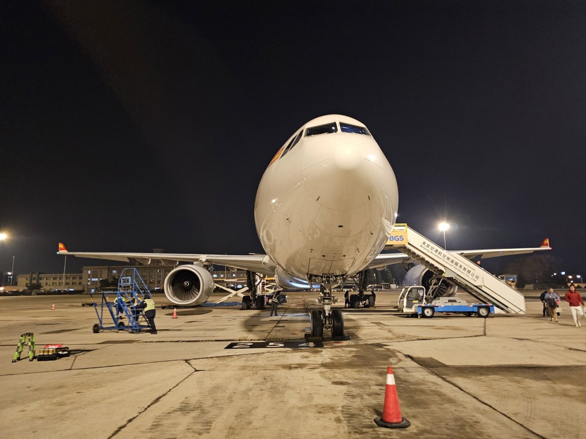 Letadlo po příletu v Pekingu