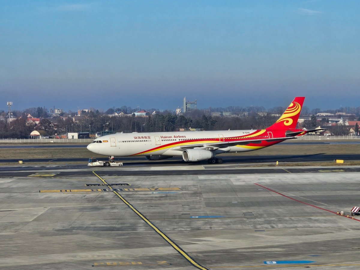 Airbus A330-300 Hainan Airlines v Praze