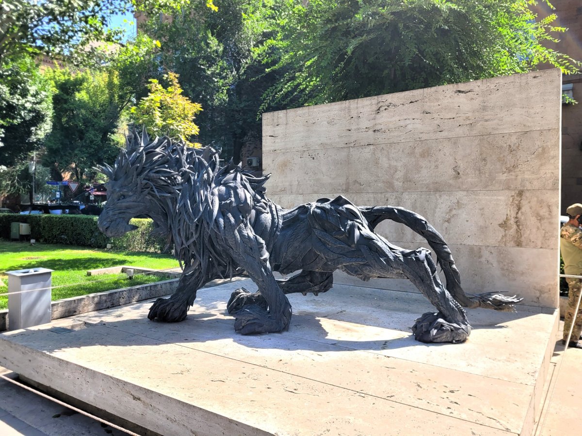 Umění u Cascade Complex