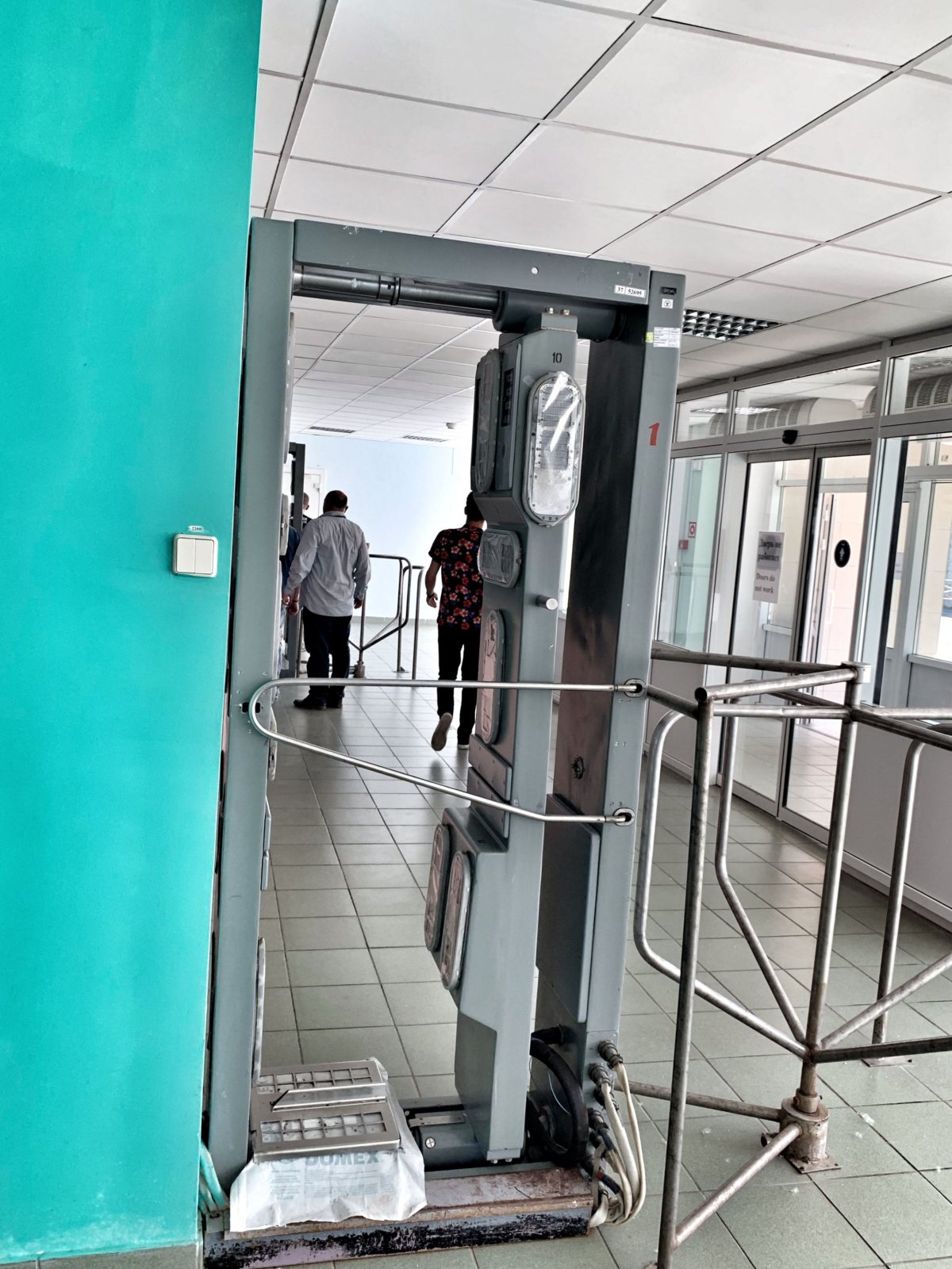 kontrola před jídelnou