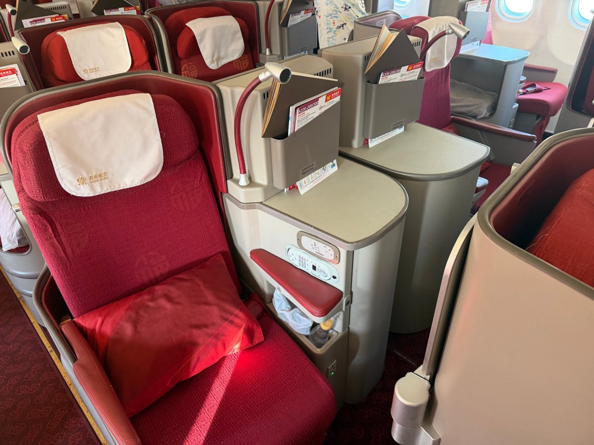 Jiná varianta prostředních sedaček (daleko od sebe)