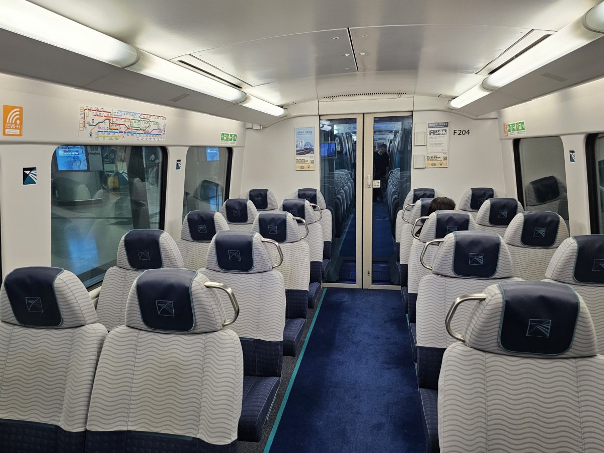 Interiér vlaku Airport Express