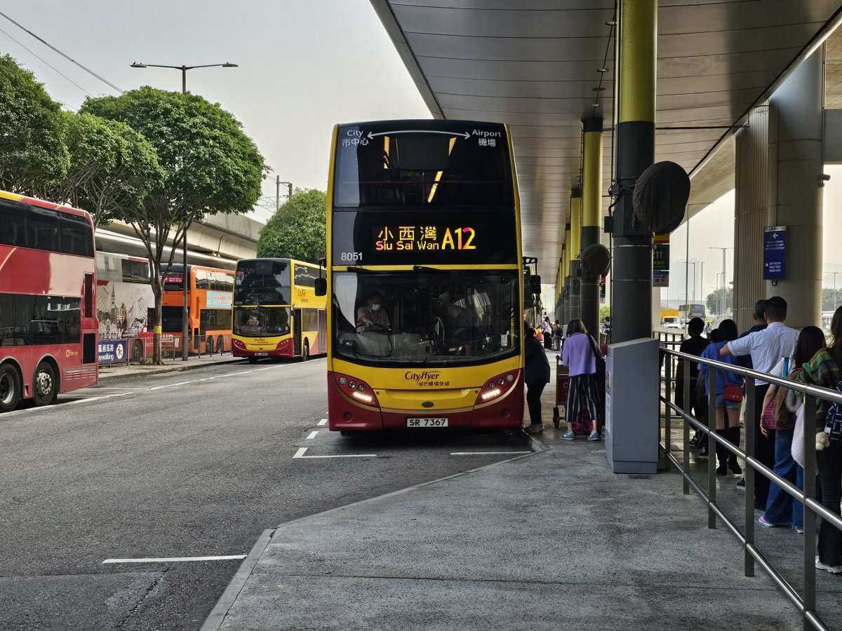 Autobus linky A12 na letišti