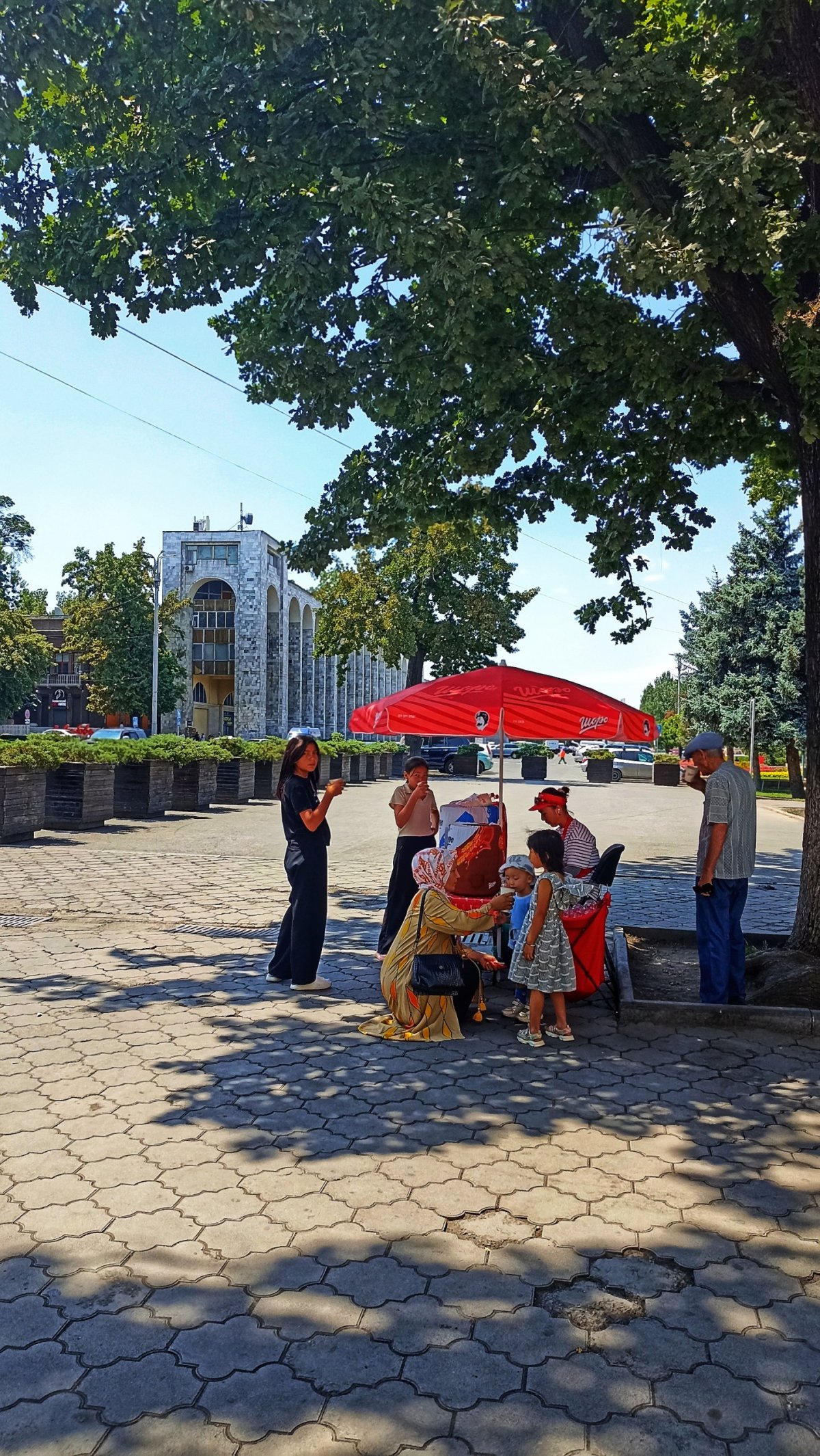 Maksym, Chalap a Kvass