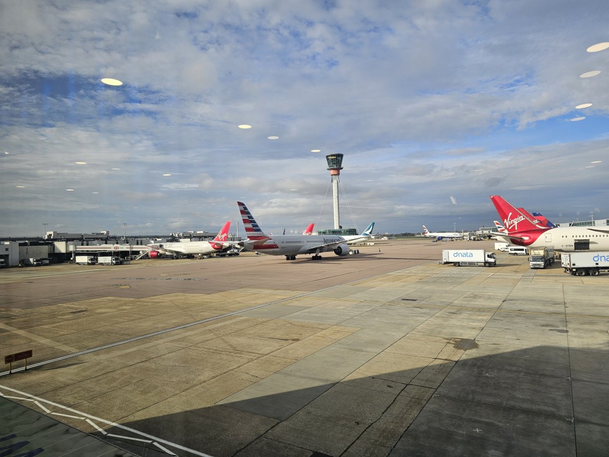 Výhled na letištní plochu