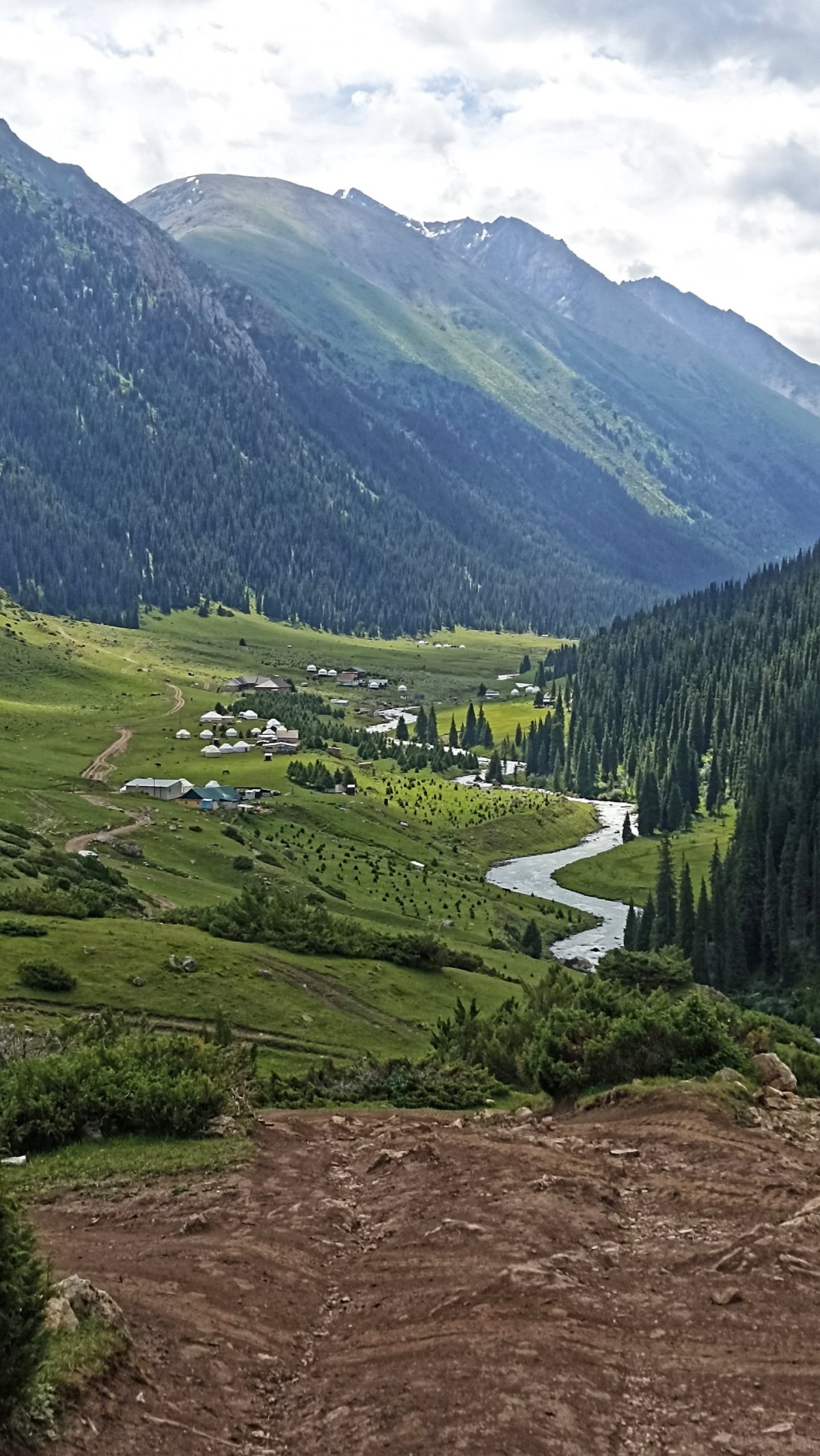 příchod dolů do vesnice