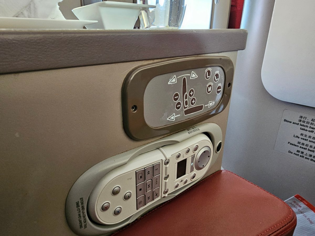 Ovládání sedačky a IFE