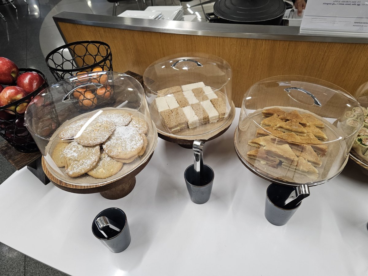 Sladké buchty a slané sendviče