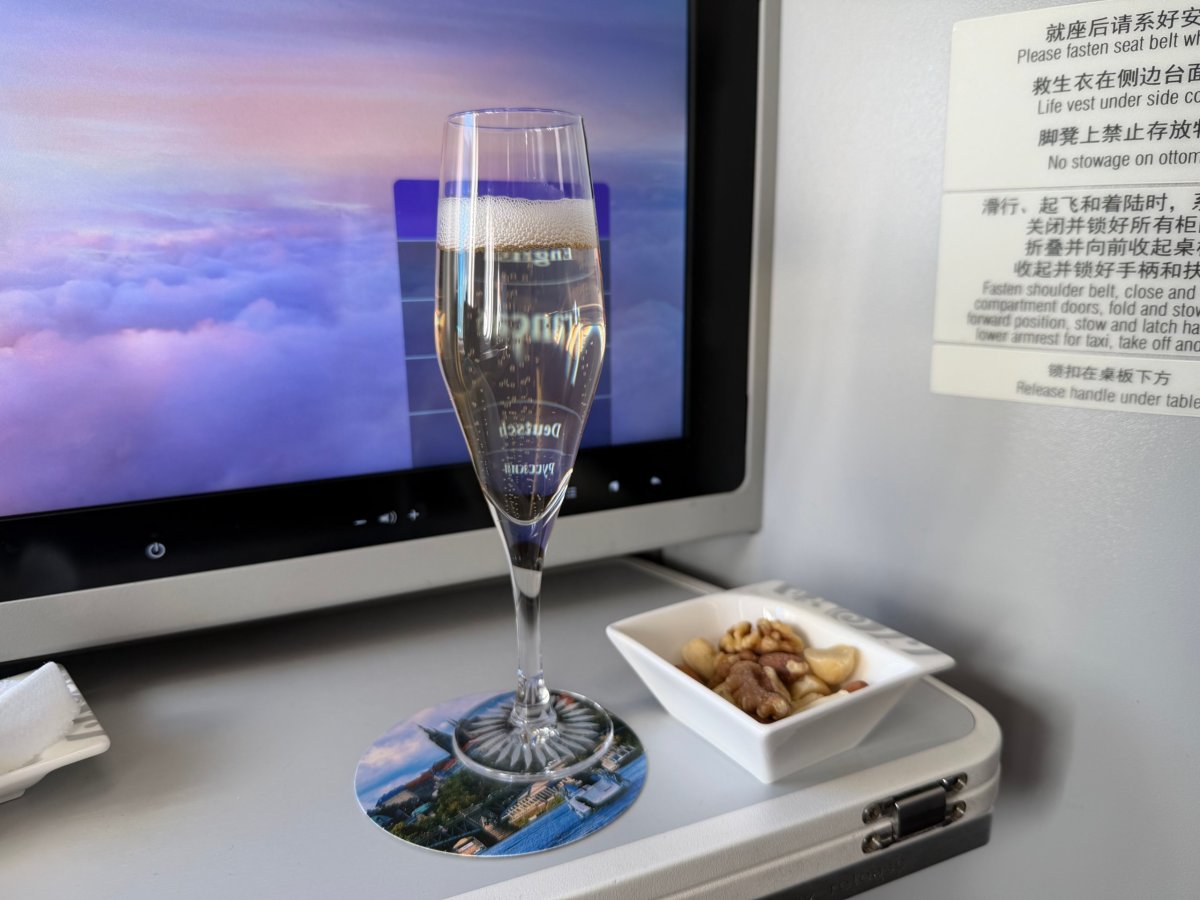 Welcome drink a oříšky