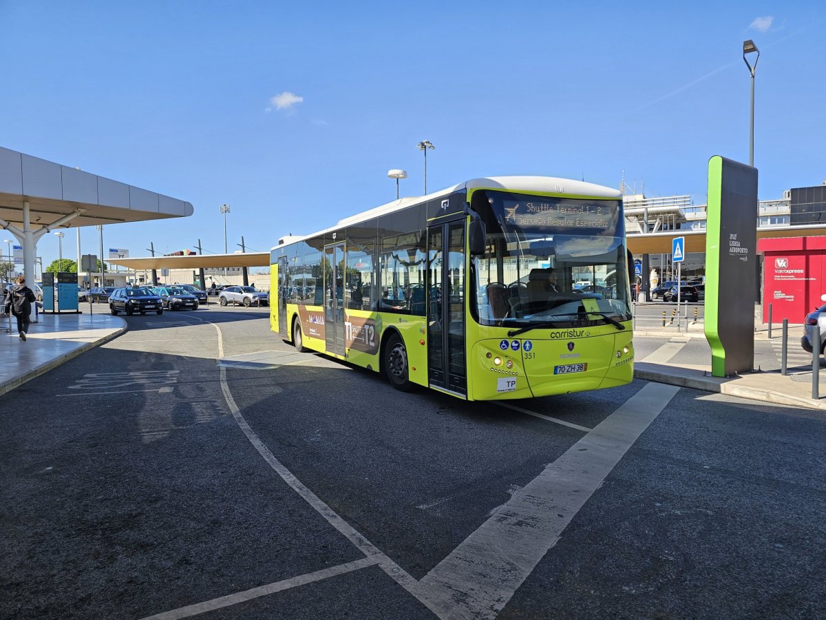Kyvadlový autobus mezi terminály