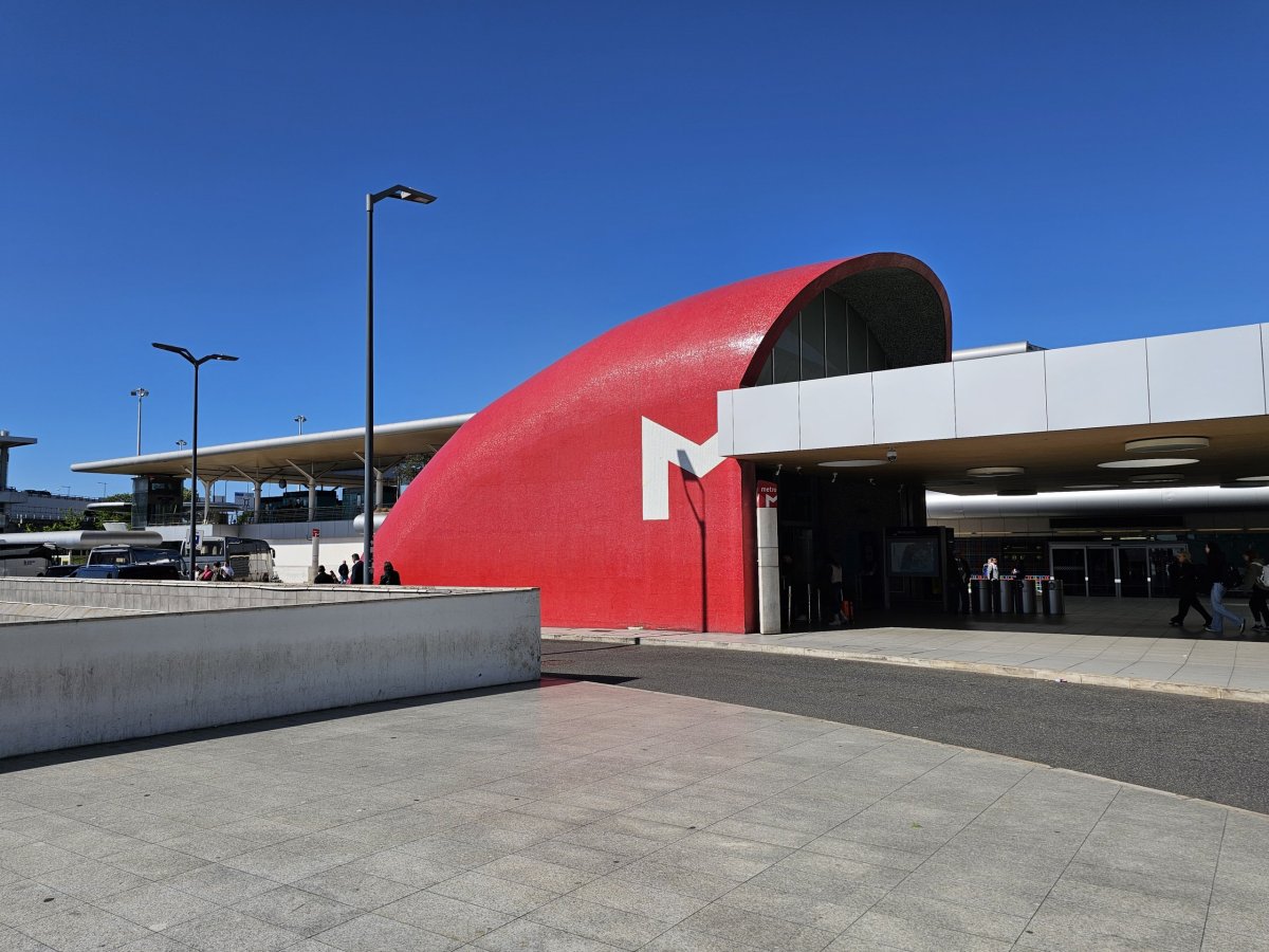 Stanice metra před terminálem 1