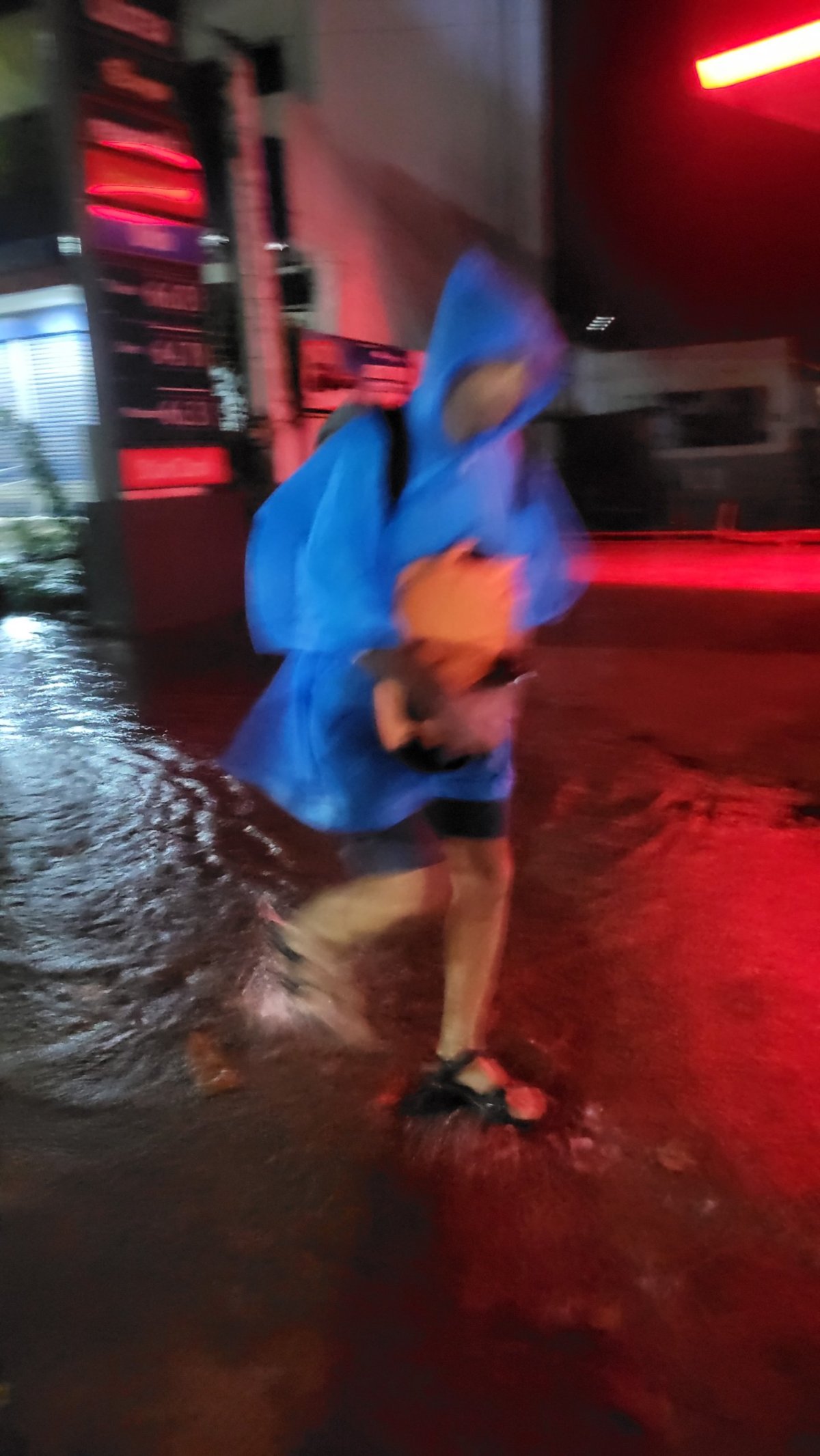 5.11. v Puerto Princesa na okraji tajfunu - cesta na letiště