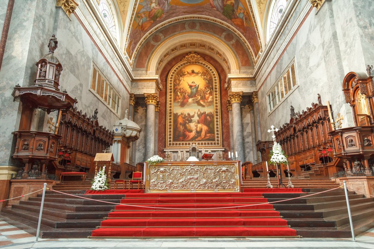 Interiér baziliky v Ostřihomi