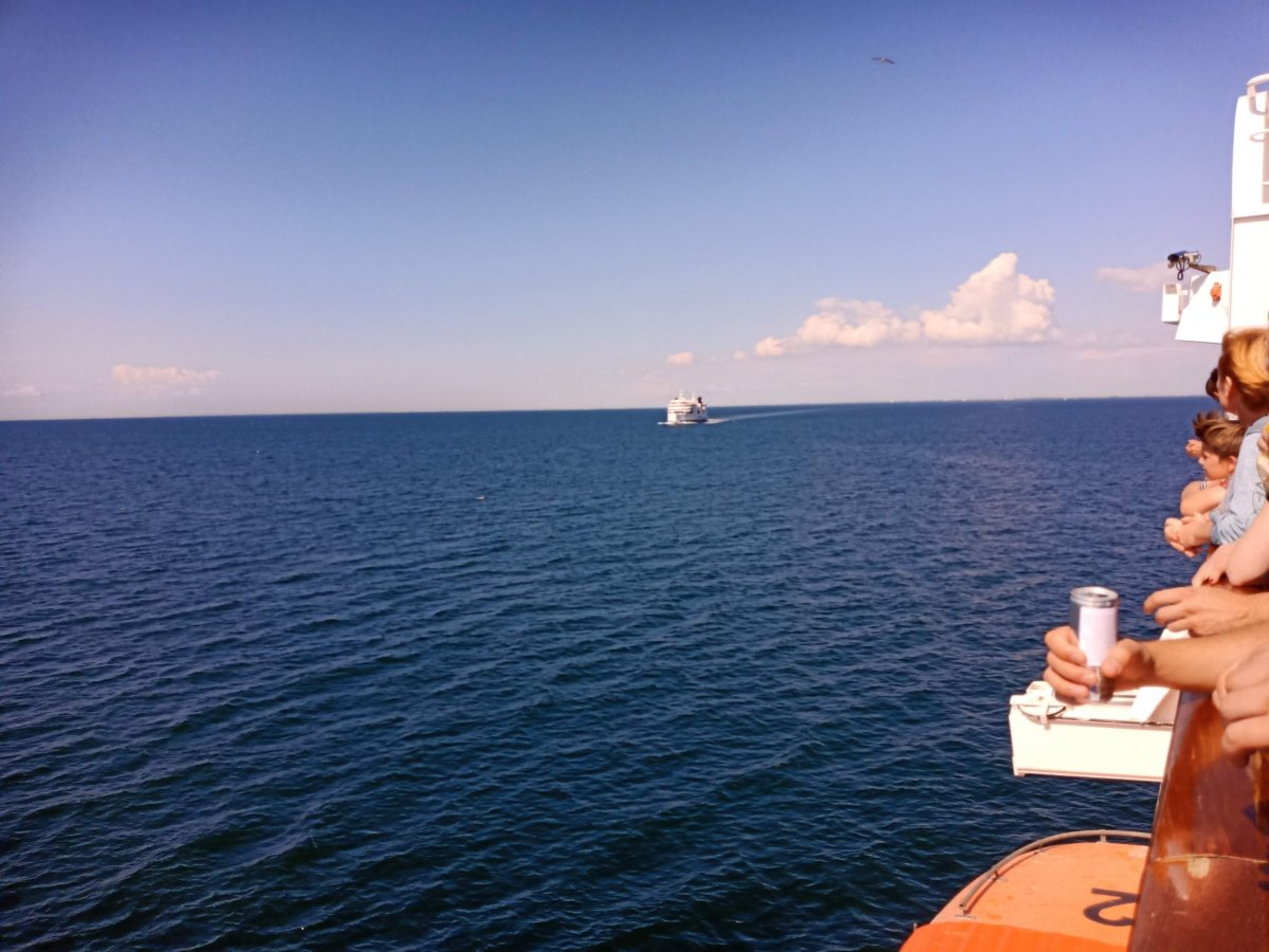 Přejezd lodí z Německa do Dánska, geografická hranice je někde tady , kontrola až na pevnině 