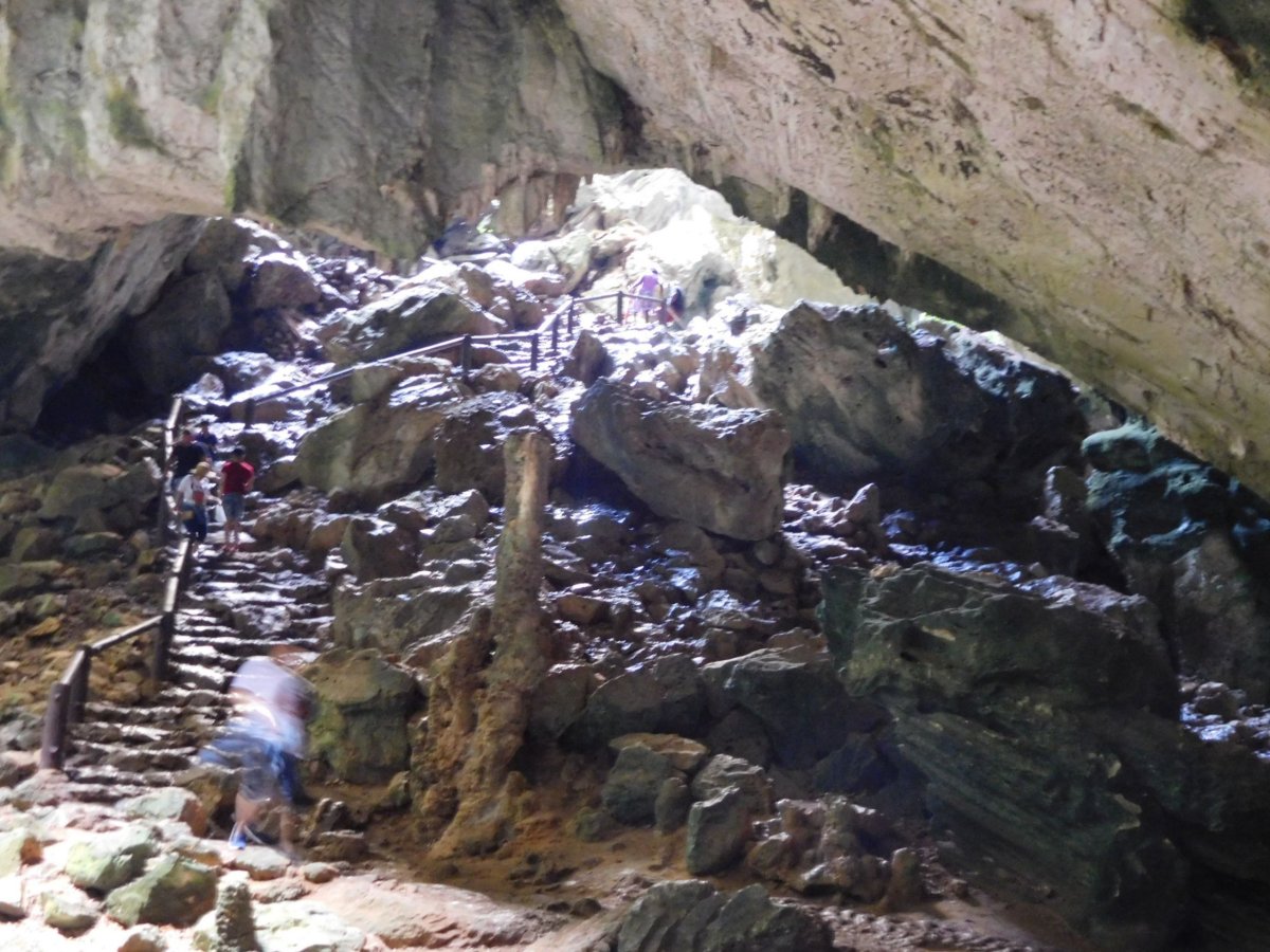 Sestup do první jeskyně