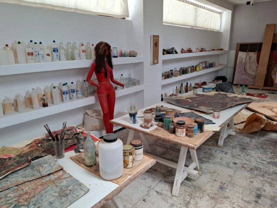 V ateliéri umelca C.Manriqua