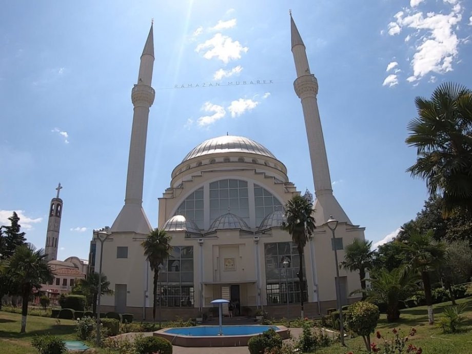 Mešita Xhamia e Madhe v centru města