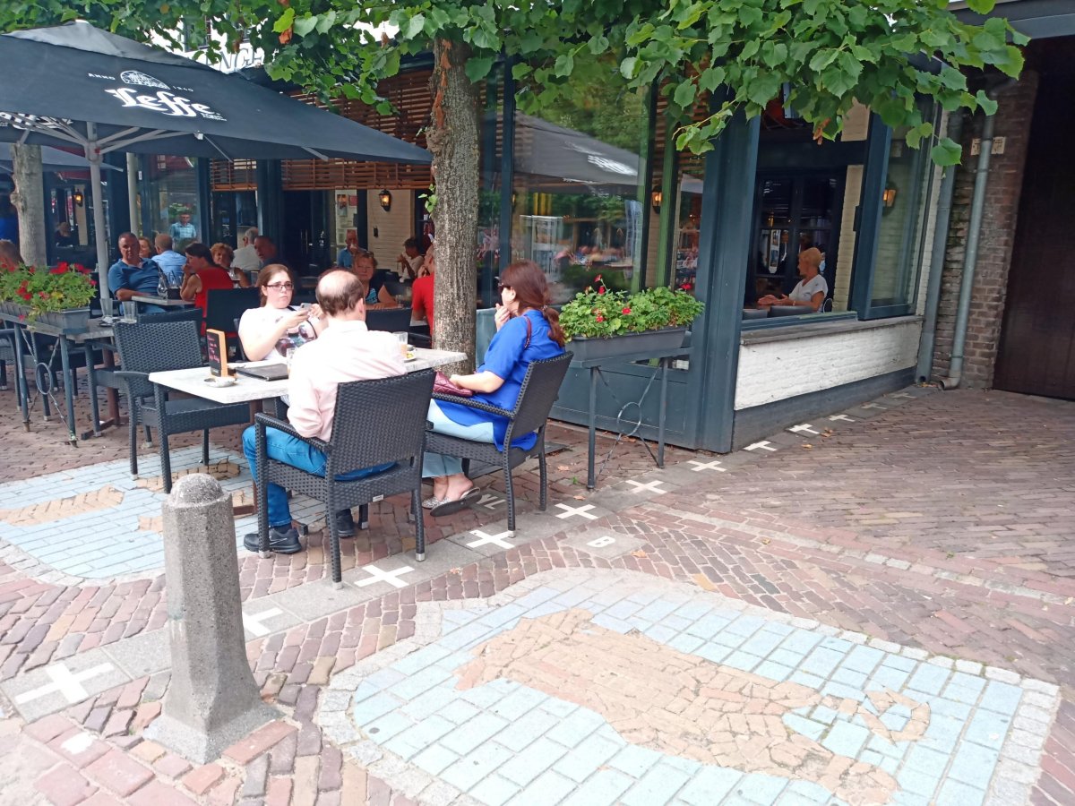 Státní Hranice v restauraci Baarle Nassau 