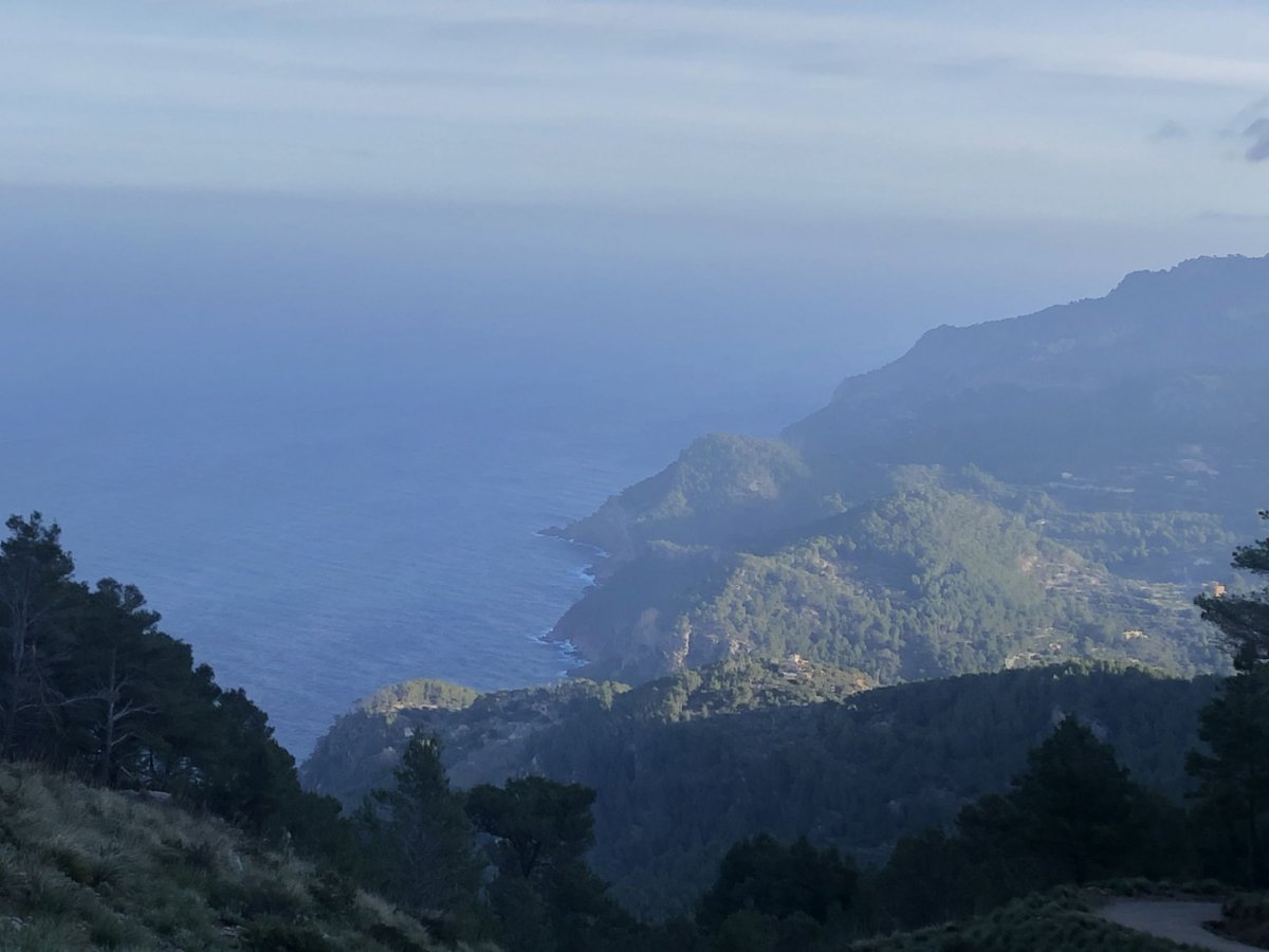 Výhled na pobřeží kolem Estellencs