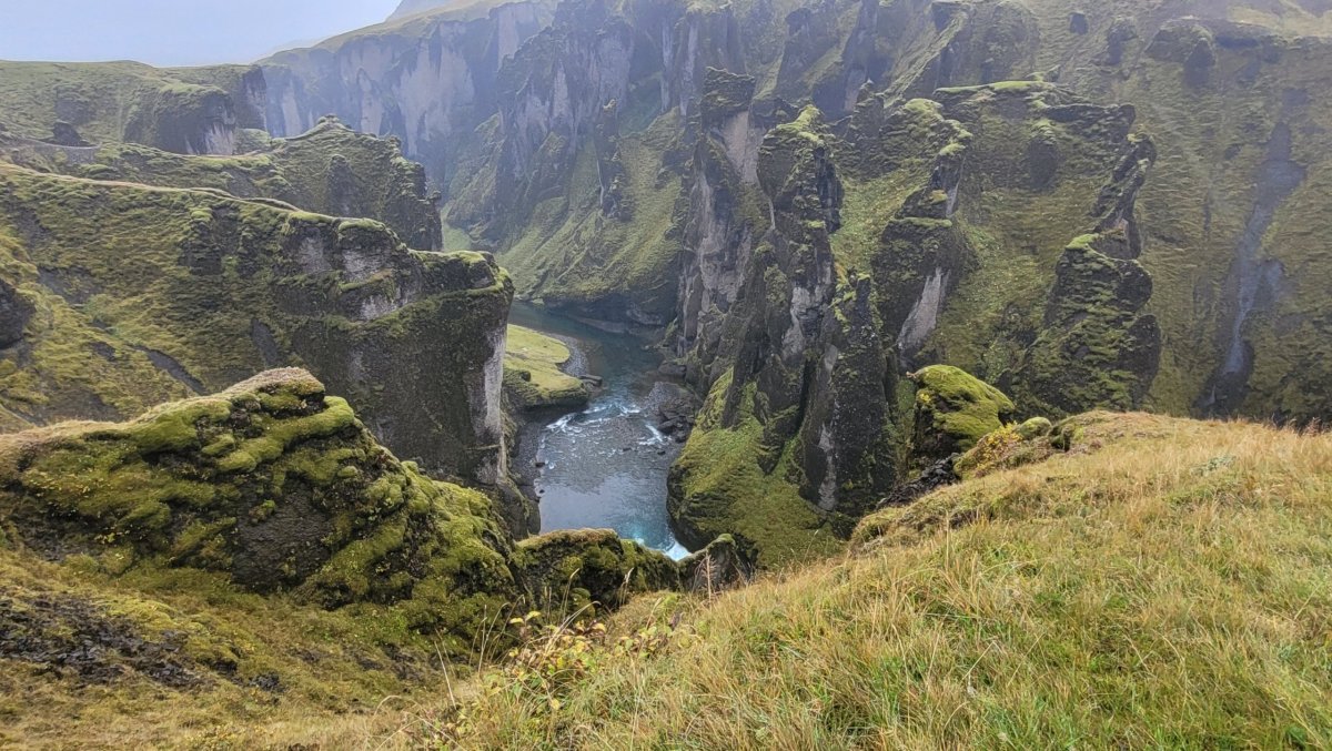 Fjaðrárgljúfur canyon