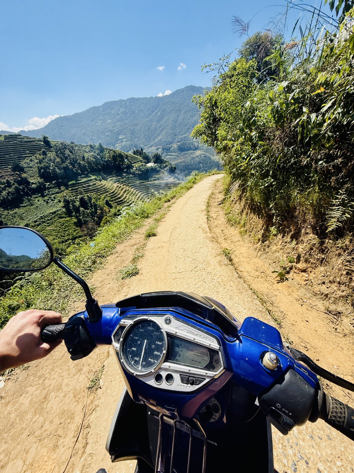 Cesta k rýžovému poli (horší úseky bohužel fotit nešlo)