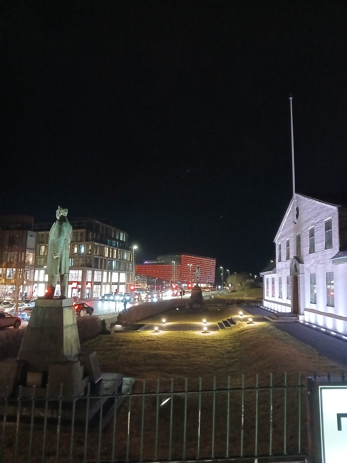 Noční Reykjavík