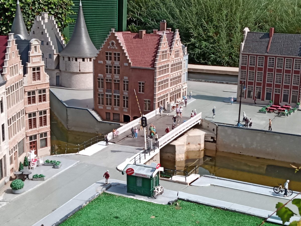 Drobné postavy a detaily v MiniEurope Brusel