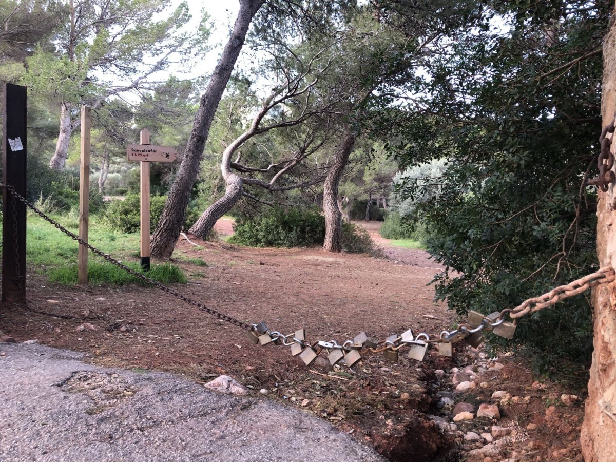 Krátký řetěz, tak to vyřešili takto:)))