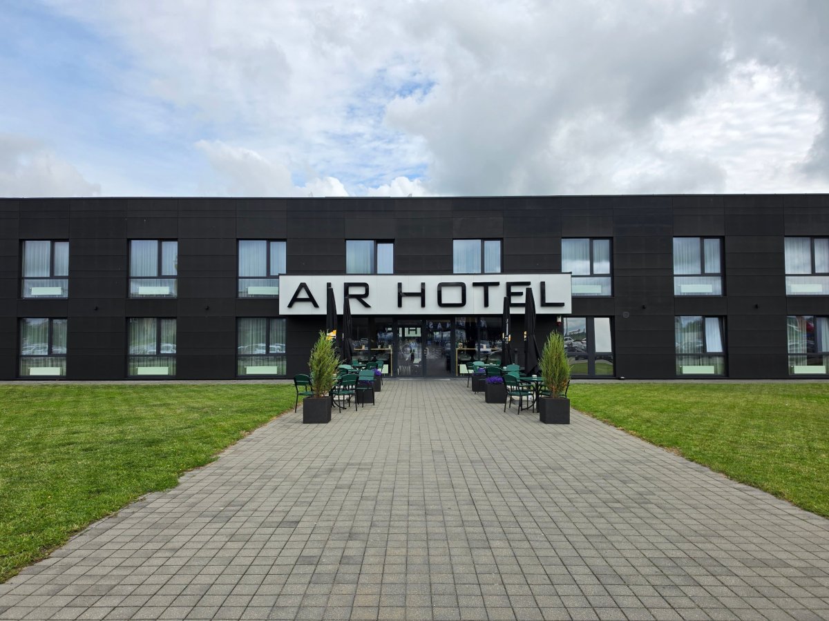 Air Hotel