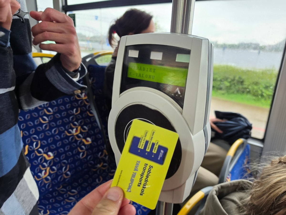 Použití jízdenky uvnitř autobusu