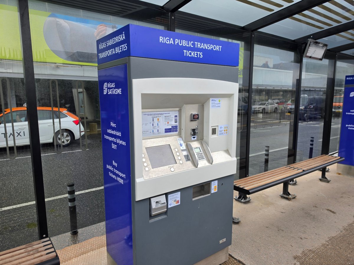 Automat na jízdenky
