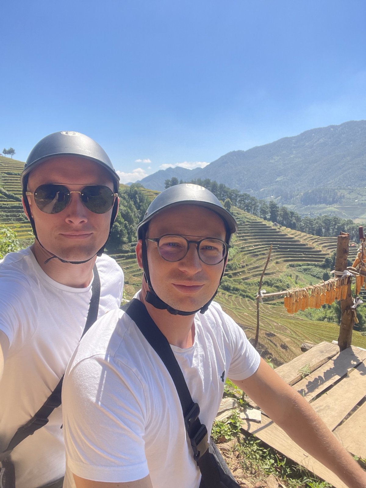 Ochrana hlavy musí být